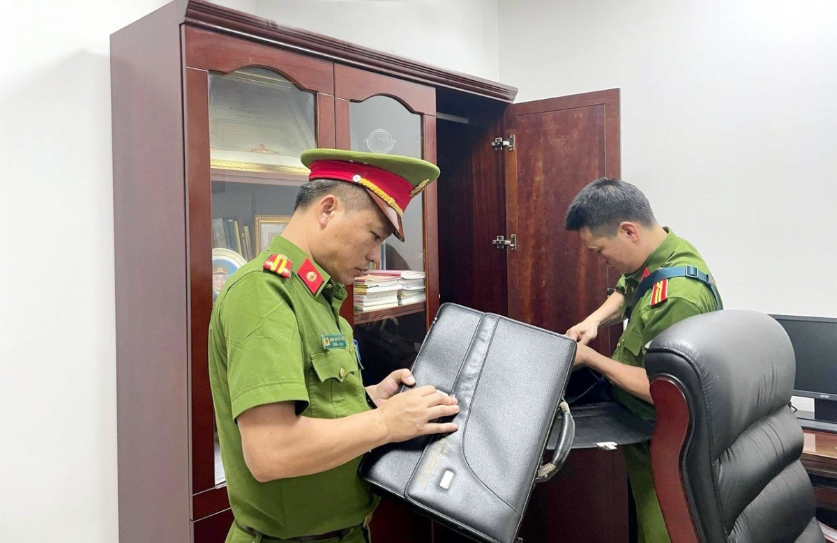 Tách 4 cán bộ, lãnh đạo tỉnh Lào Cai để điều tra riêng